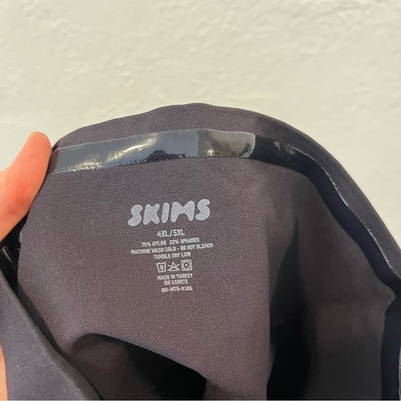 SKIMS Core Control Brief Black Onyx 4xl/5xl Shapewear - Picture 6 of 9